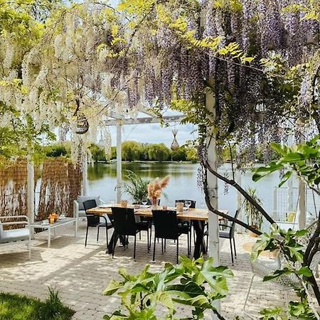 Therme - Corbeanca By The Lake Luxury Villa Luaran gambar