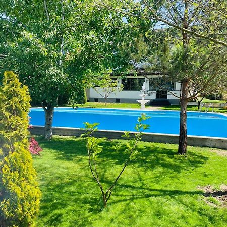 Therme - Corbeanca By The Lake Luxury Villa Luaran gambar