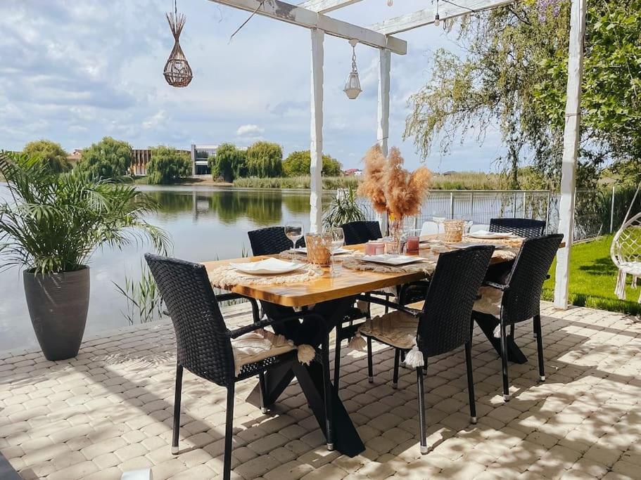 Therme - Corbeanca By The Lake Luxury Villa Luaran gambar