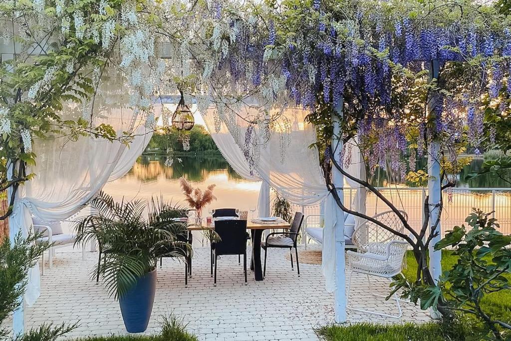 Therme - Corbeanca By The Lake Luxury Villa Luaran gambar