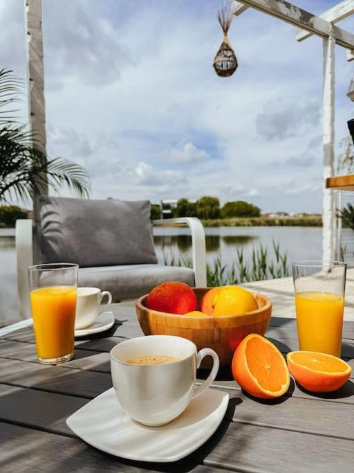 Therme - Corbeanca By The Lake Luxury Villa Luaran gambar