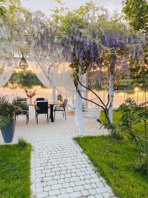 Therme - Corbeanca By The Lake Luxury Villa Luaran gambar