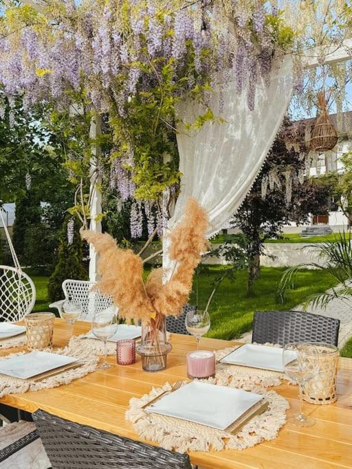 Therme - Corbeanca By The Lake Luxury Villa Luaran gambar