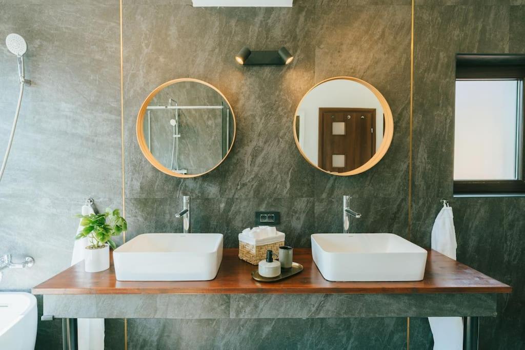 Therme - Corbeanca By The Lake Luxury Villa Luaran gambar