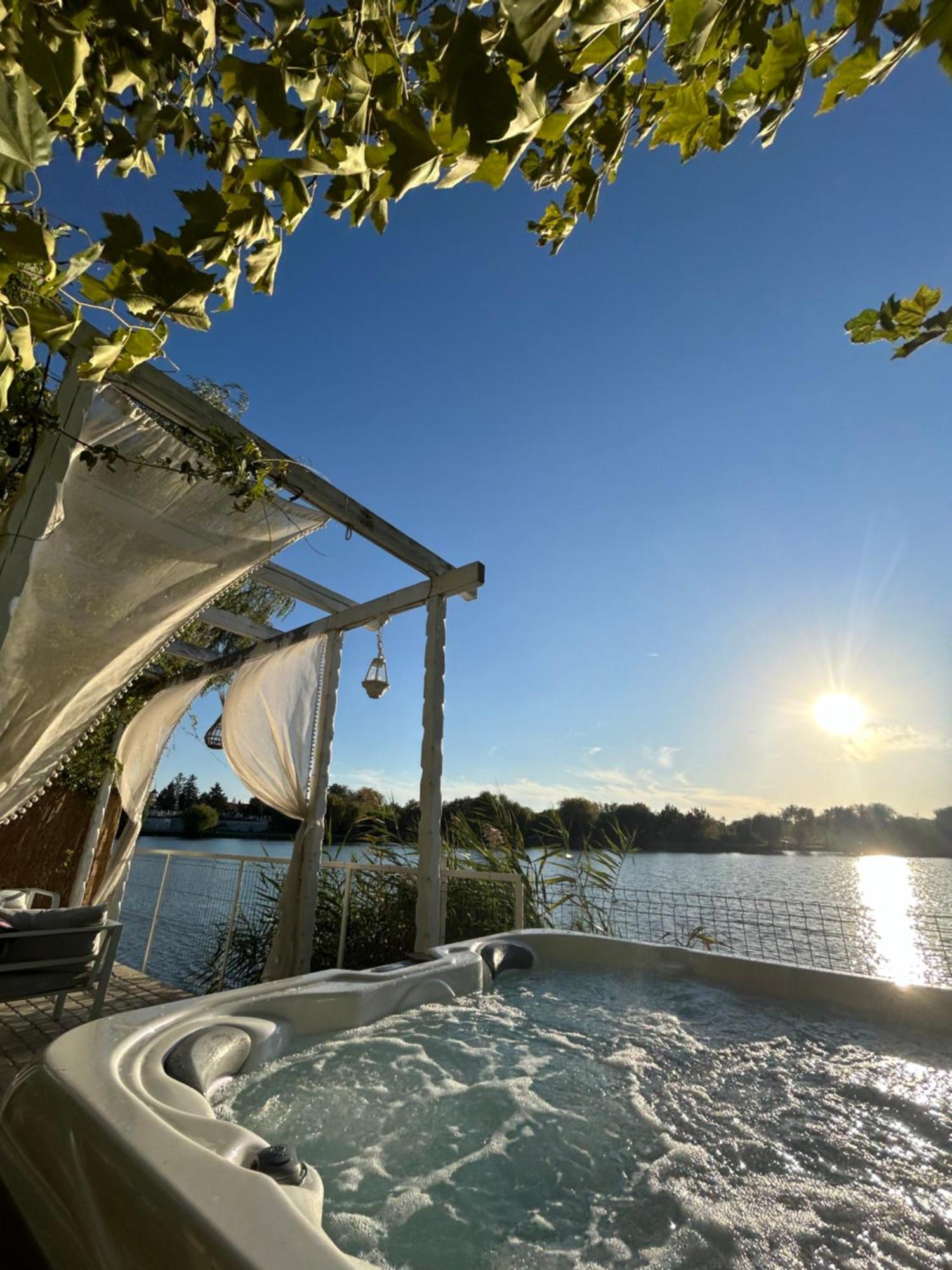 Therme - Corbeanca By The Lake Luxury Villa Luaran gambar